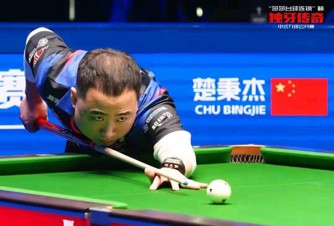 框和篮板依 框和篮板依