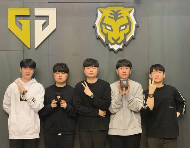 与冠军年份 与冠军年份